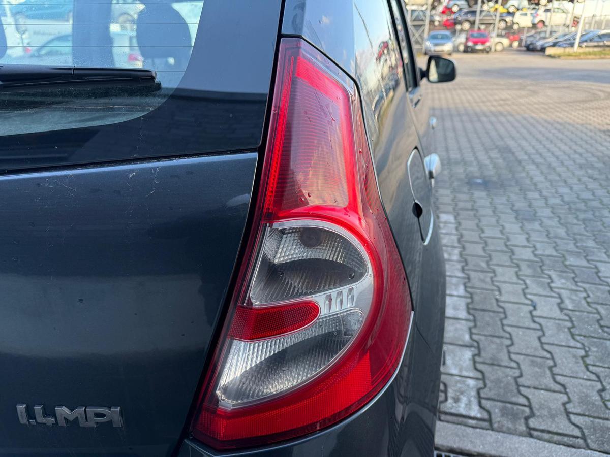 Dacia Sandero SD original R&uuml;cklicht R&uuml;ckleuchte links BJ10